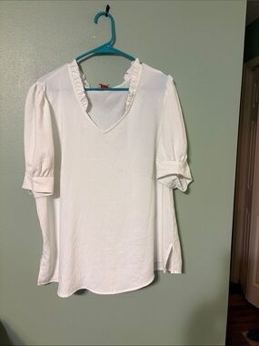 Women’s White Ruffle V-Neck Puff Sleeve Blouse